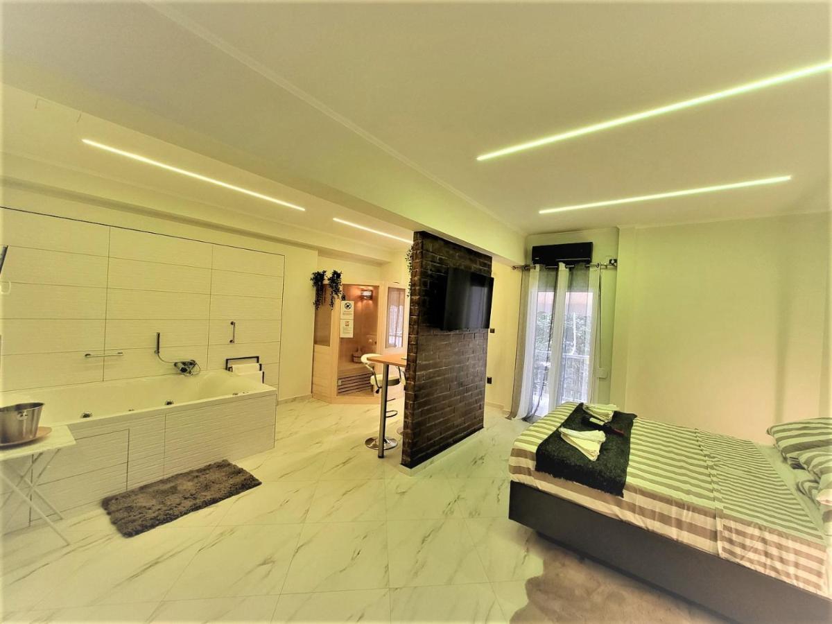 Romantic Deluxe Svite Wise Jacuzzi And Sauna Athén Kültér fotó