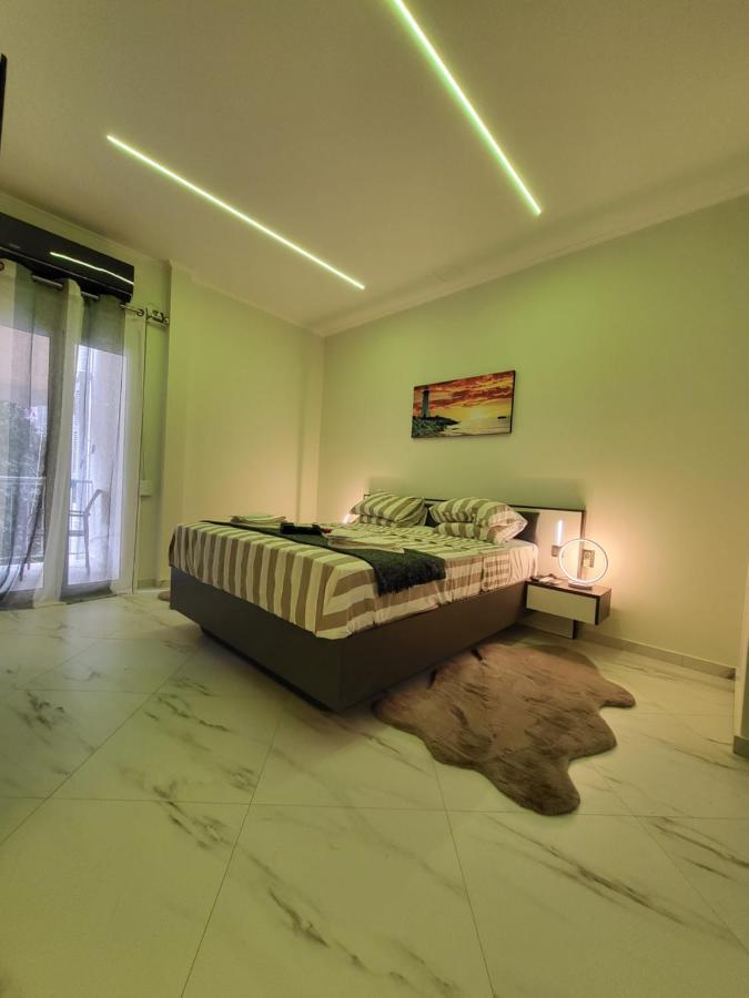 Romantic Deluxe Svite Wise Jacuzzi And Sauna Athén Kültér fotó