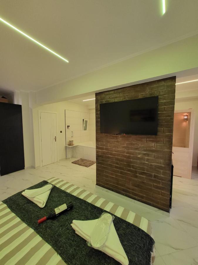 Romantic Deluxe Svite Wise Jacuzzi And Sauna Athén Kültér fotó