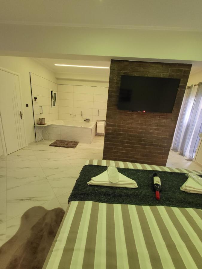 Romantic Deluxe Svite Wise Jacuzzi And Sauna Athén Kültér fotó