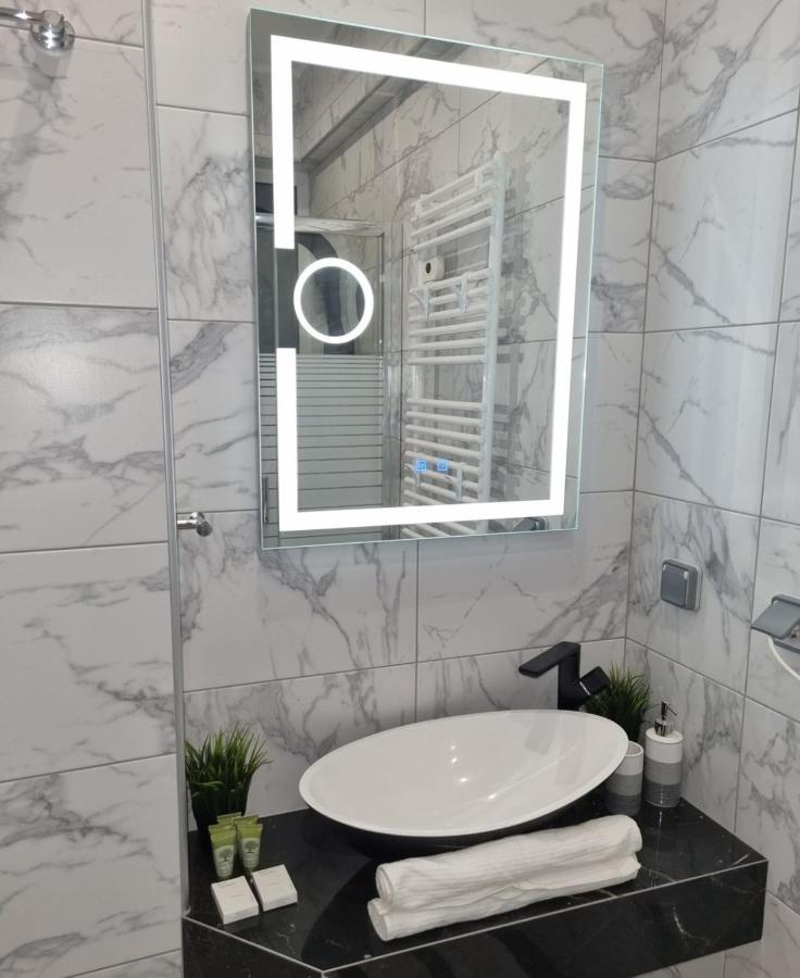 Romantic Deluxe Svite Wise Jacuzzi And Sauna Athén Kültér fotó