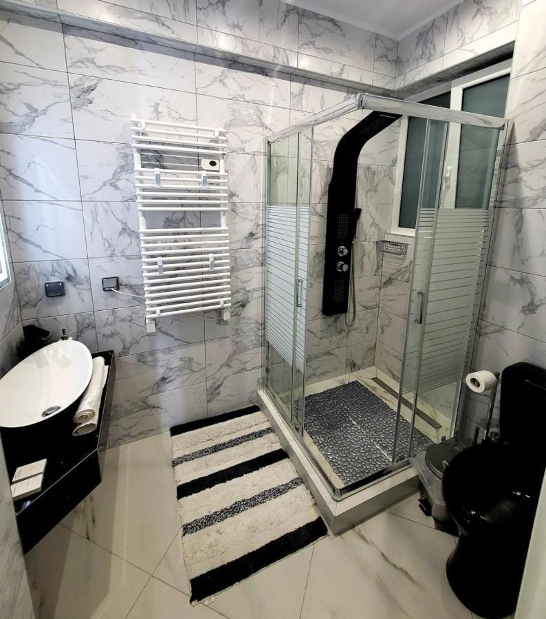 Romantic Deluxe Svite Wise Jacuzzi And Sauna Athén Kültér fotó