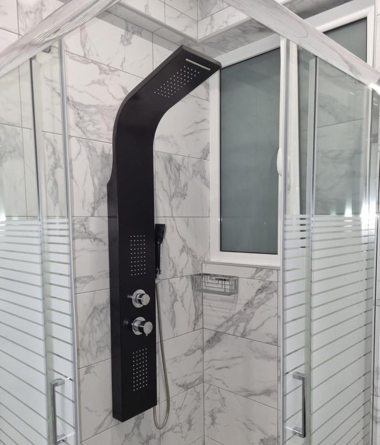Romantic Deluxe Svite Wise Jacuzzi And Sauna Athén Kültér fotó