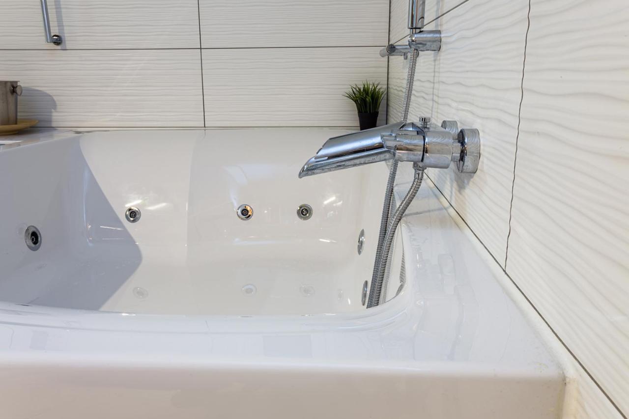 Romantic Deluxe Svite Wise Jacuzzi And Sauna Athén Kültér fotó